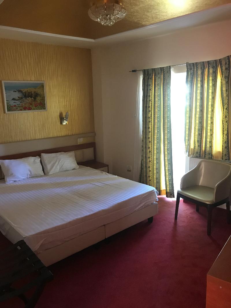 Kosher Hotel Lev Or บูคาเรสต์ ภายนอก รูปภาพ