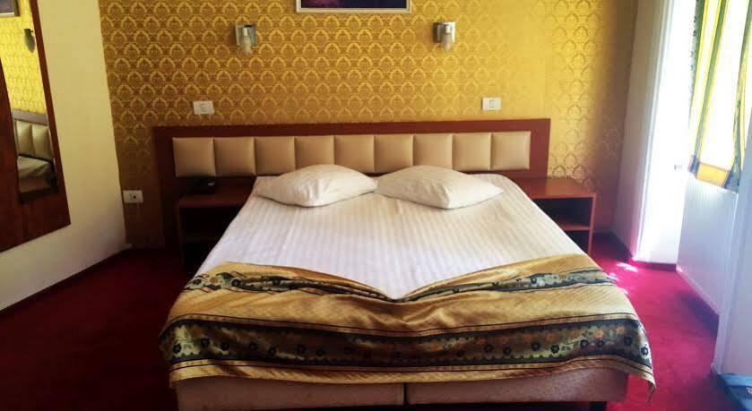 Kosher Hotel Lev Or บูคาเรสต์ ภายนอก รูปภาพ