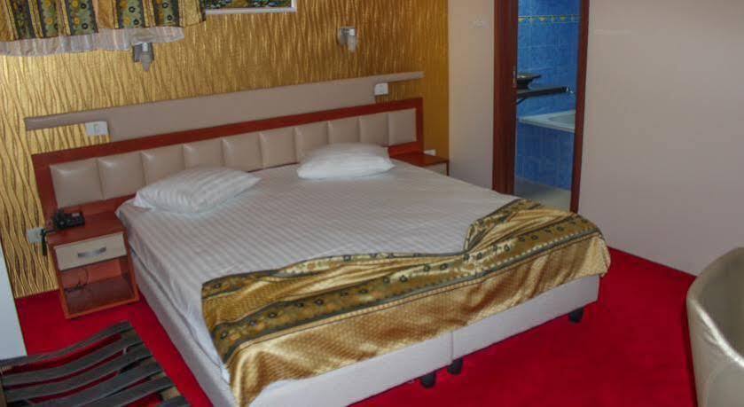 Kosher Hotel Lev Or บูคาเรสต์ ภายนอก รูปภาพ